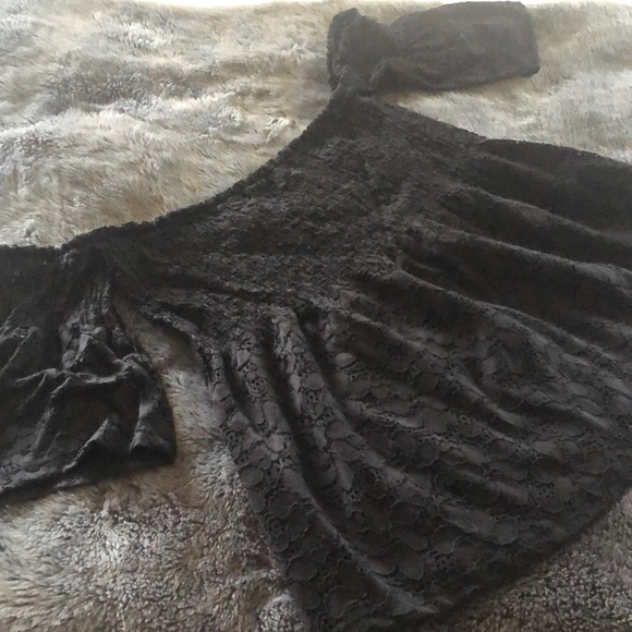 Streetwear society off the shoulder top. Size medium. Never worn. - Picture 4 of 5